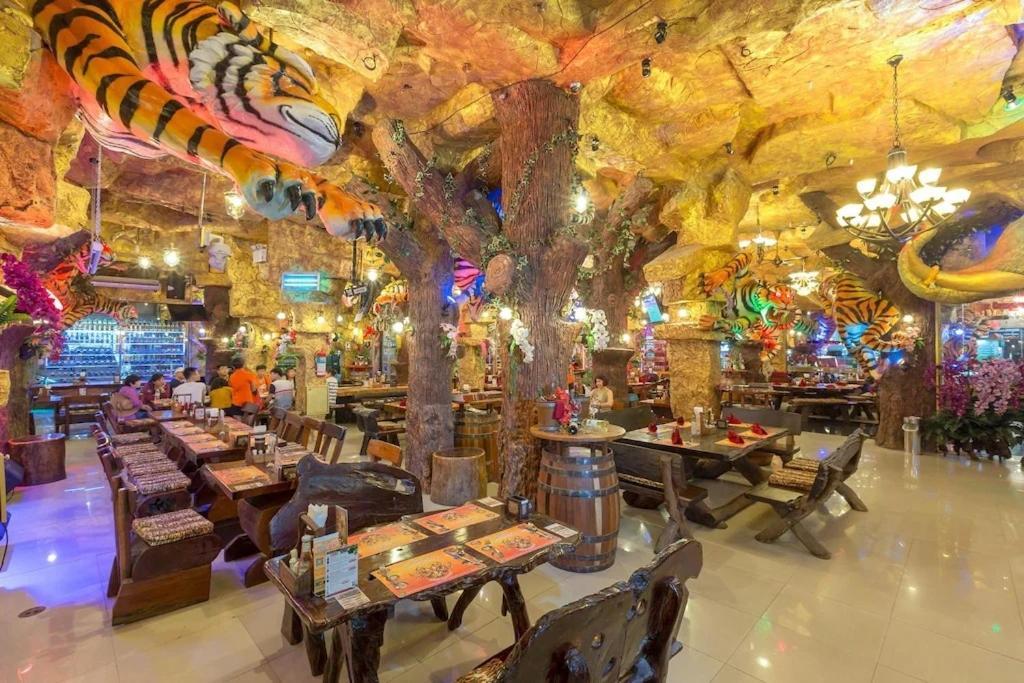 Tiger Complex By Eyg Hotel Patong Екстериор снимка