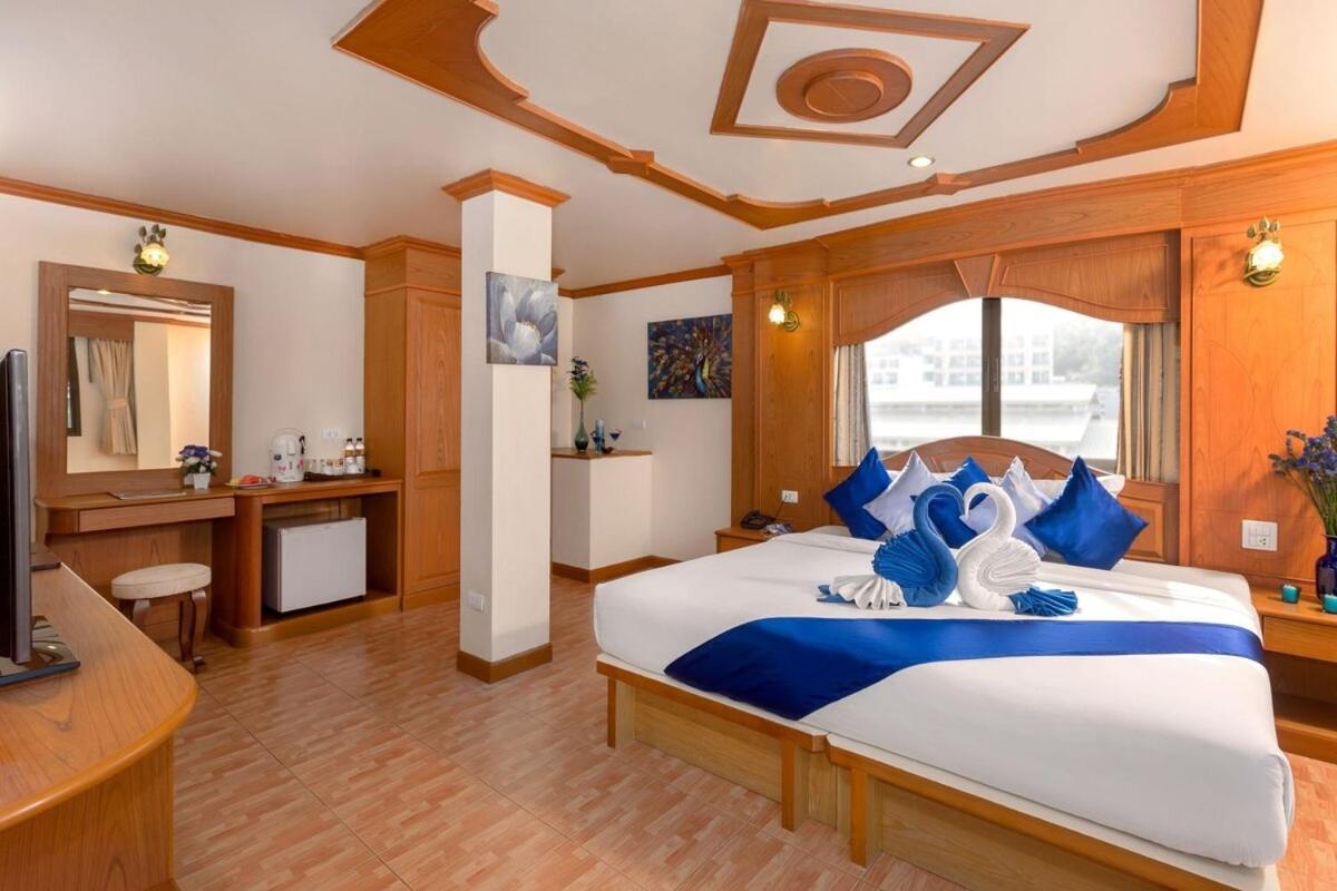 Tiger Complex By Eyg Hotel Patong Екстериор снимка