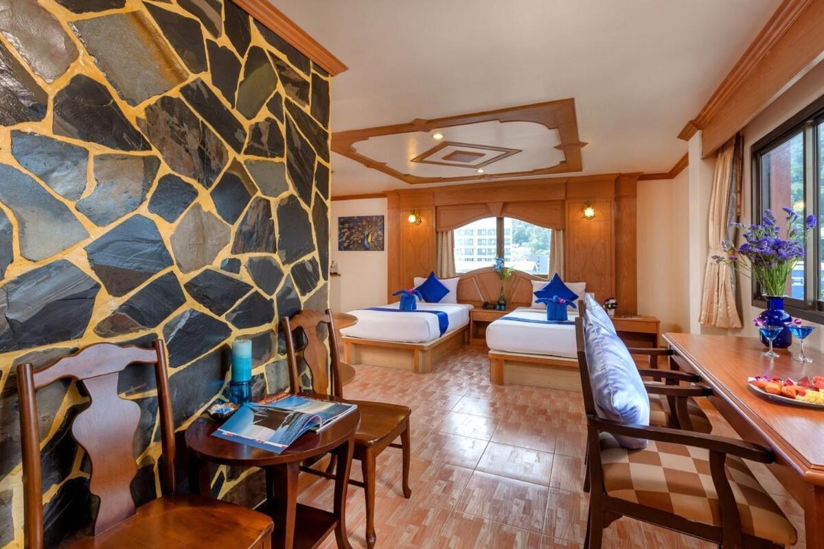 Tiger Complex By Eyg Hotel Patong Екстериор снимка