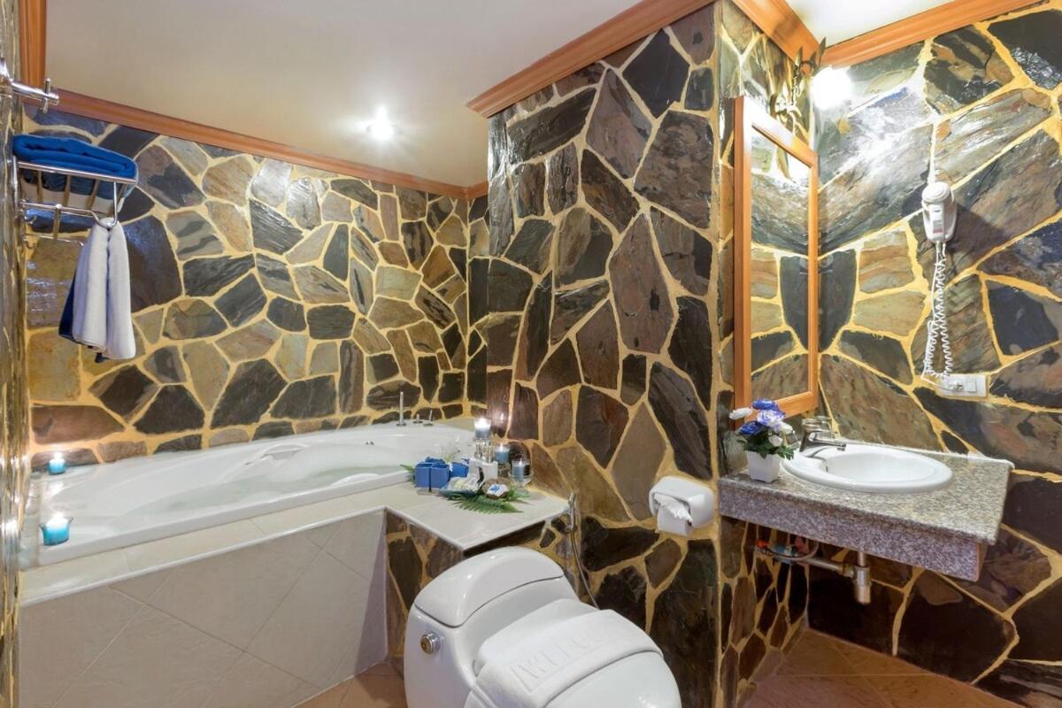Tiger Complex By Eyg Hotel Patong Екстериор снимка